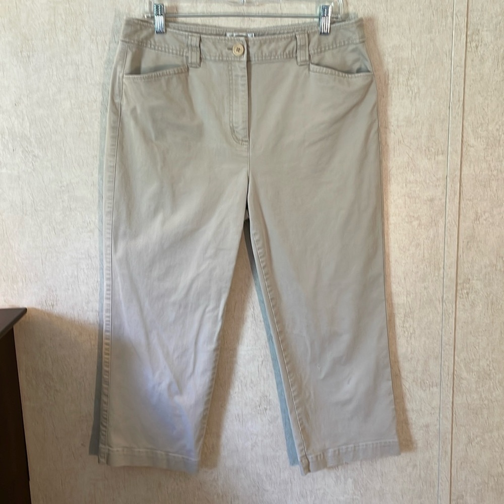 Talbots stretch khaki capris size 14 cotton with front and back pockets.